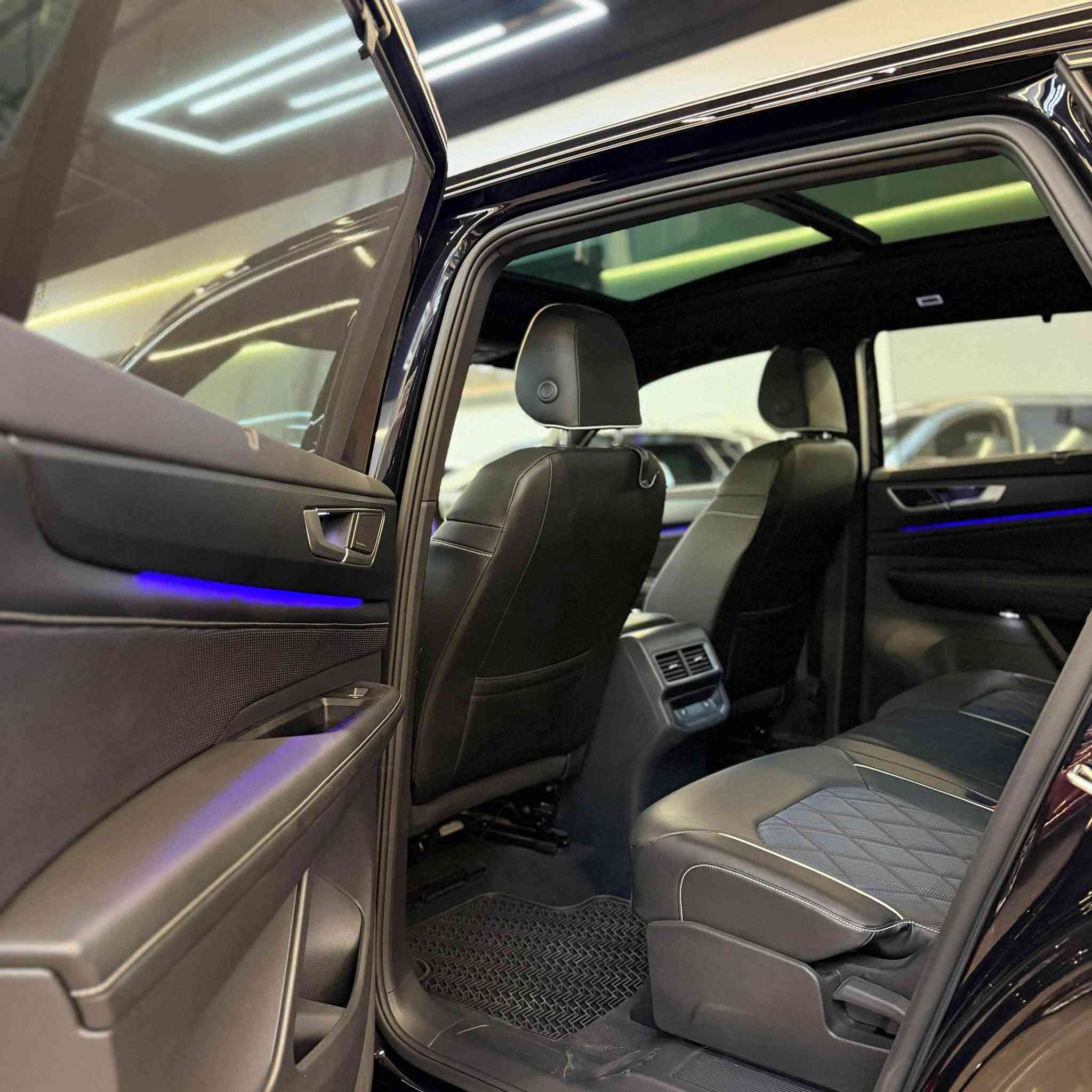 فولكسفاغن
أطلس كروس سبورت, SEL Premium R-Line, 2024
عدد الأميال : 8,000 ميل
ضرر: بدون صبغ
سلندر: 4 سلندر
محرک: 2.0T
السعر / 34,500$ 
الكاميرا الخلفية - تدفئة المقاعد - تبريد المقاعد - فتحة السقف - مثبت السرعة - مرايا جانبية كهربائية - حساس المطر - شاشة - المصابيح الأمامية ليد - مانع الانزلاق - أبل كاربلاي - التشغيل عن بعد - أندرويد أوتو - ABS - رادار - كشافات ضباب - فرامل الوقوف الإلكتروني - التحكم الإلكتروني في الثبات - تحذير من الاصطدام الأمامي - مثبت السرعة التكيفي - خطوات جانبية - نظام التوجيه الكهربائي

العنوان: اربيل - شارع  ١٠٠مقابل  دائرة  الكمارك
***********
***********
***
ڤۆڵکسواگن
ئەتڵەس کرۆس سپۆرت, SEL Premium R-Line, 2024
ماوەی ڕۆیشتن : 8,000 ميل
بۆیاغ: بێ بۆیاغ
پستۆن: 4 پستۆن
بزوێنەر: 2.0T
 نرخ / 34,500$ 
کامێرای دواوە - گەرمکەرەوەی کوشن - ساردکەرەوەی کوشن - سلاید - دیاریکرنی خێرایی - ئاوێنەی لاتەنیشتی کارەبایی - هەستەوەری باران - شاشە - لایتی پێشەوەی لید - کۆنتڕۆڵکردنی خزان - ئەپڵ کارپلەی - شەغال - ئەندرۆید ئۆتۆ - ABS - ڕادار - بلاجکتۆر - برێکی وەستانی ئەلیکترۆنی - کۆنتڕۆڵی جێگیری ئەلیکترۆنی - ئاگاداری بەریەککەوتنی پێشەوە - دیاریکرنی خێرایی خۆگونجێن - شوێنپێی تەنیشتەکان - سوکان پاوەری کارەبایی

  ناونیشان: هەولێر  شەقامی ١٠٠م بەرامبەر گومرگ
***********
***********
***
