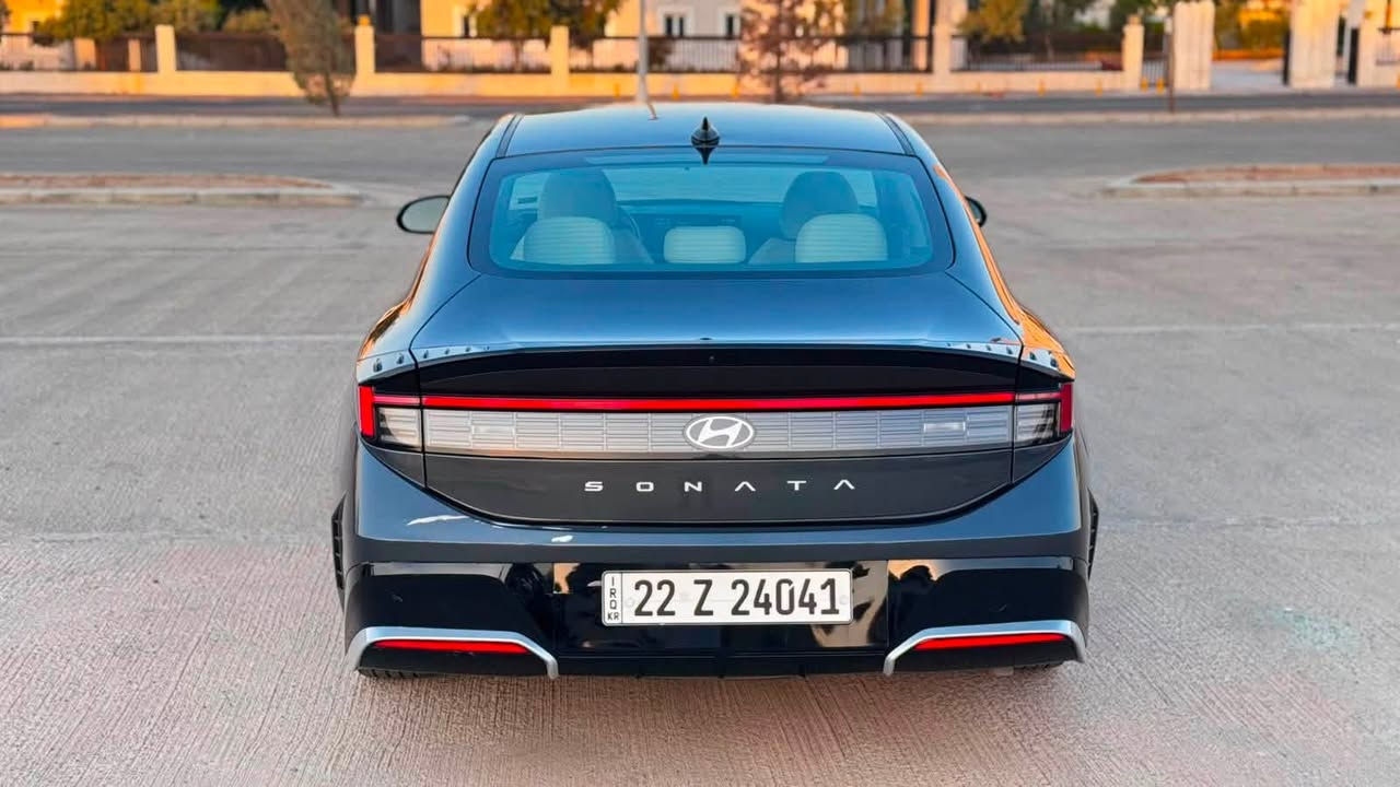 سوناتا  2025   Hyundai sonata
شكل جديد
2.5L حجم محرك
گير 8 نمر
بصمة تشغيل وابواب
المقاعد: كهربائي  + تدفئة + استيرن تدفئة
٥ وضعيات قيادة
جنطه ذكيه 
لايت لد 
بك لايت لد 
ترحيب
دشبول الاكتروني 
شاشه كبيره 
كير تعليك 
اوتو هولد
رادار
نقطة عمياء
رادار خطوط شوارع
فوول تحكم ستيرن
كامره دواره 

سيارة رقم اربيل باسمي 
ترقيم ودخول جديد 

الحادث  فقط دعاميه اماميه  + 4 قطع كلير امريكا بدون دواخل بدون ايرباك  

السعر 167
***********
العنوان بغداد الكرخ
