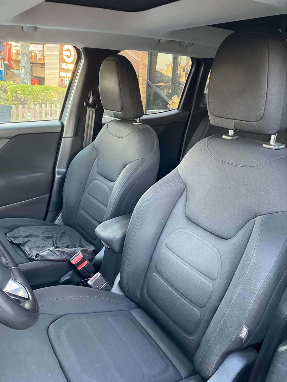 سلام عليكم 
Jeep Renegade
موديل 2018 
مكينه 2400 المرغوبه 
ممشه السياره 105000 الف Km
لون اسمنتي مميز 
رقم بغداد باسمي السياره 
حادث السياره جنطه مبدله اصليه نفس الون وهنا بالعراق انطخ الجاملغ الامامي وصبغته نص 
السياره بدون اي دواخل 
مواصفات 
بصمه + بصمه ابواب +تشغيل عن بعد 
مثبت سرعه 
شاشه كبيره 
كامره 
قماره كشف 
كشنات مخمل
تخم تايرات جديد مصار اسبوع من شادهن
السياره كلش حلوه ونظيفه ومناقصها اي شي 
مكان السياره بغداد شارع فلسطين 
سياره رايدها 108 $ وبيها مجال 
*********** بغداد, العراق
