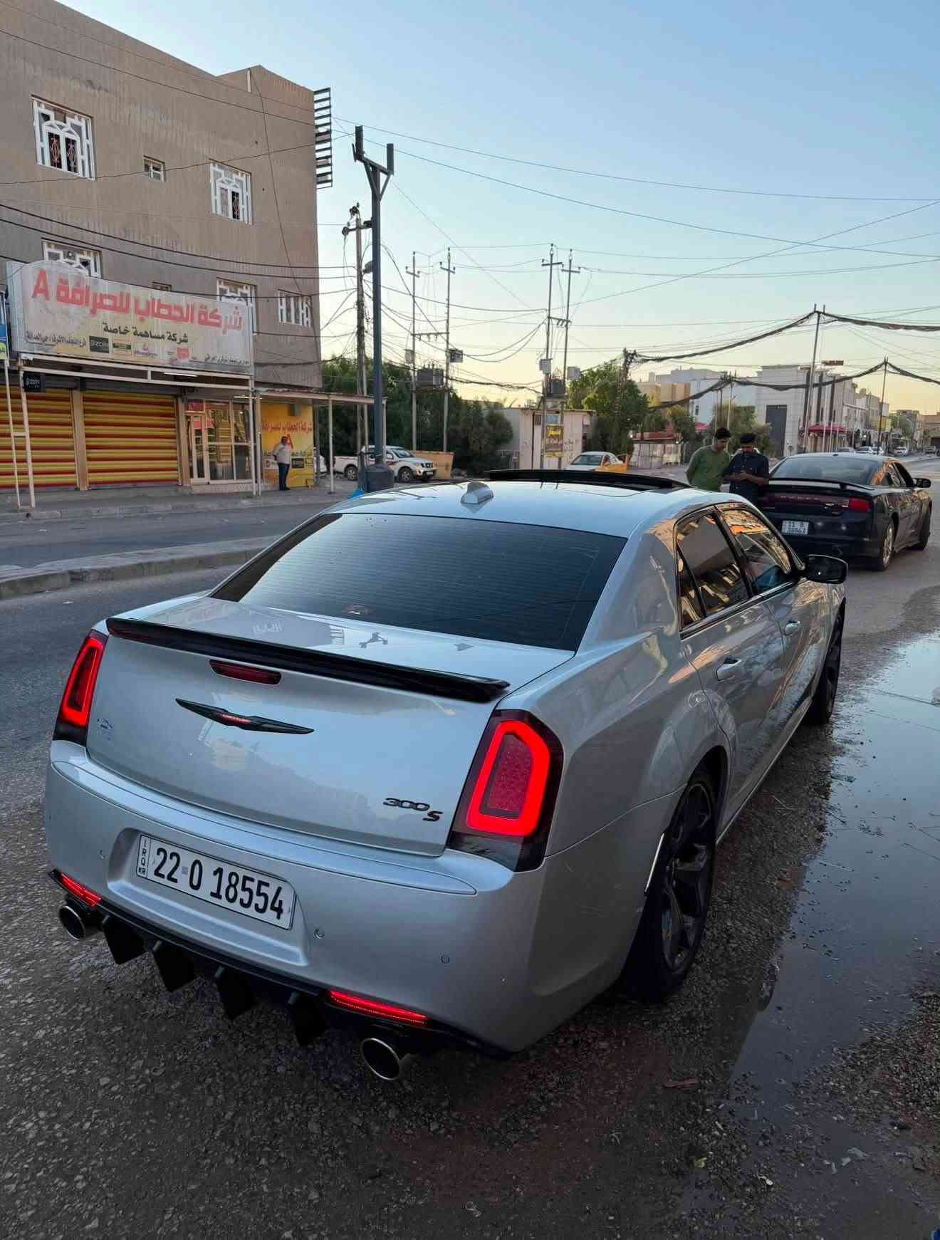 سلام عليكم
كرايسلر 300s مديل 2023 لاست كول 
 تو ويل رقم اربيل 
مكينه 6 سلندر 3600
السياره كلش نضيفة وماشيه 71 الف ميل
فول مواصفات بنوراما
حساسات امامي وخلفي
رادار جانبي نقطة عمياء 
كشنات جلد حظن 
حادث كلش خفيف وسطحي 
 ربع جاملغ وشويه من البنيد
بدون دواخل راديترات اصليه 
مكان السيارة النجف
للاستفسار اتصل على الرقم او تراسلني وتساب 
***********
