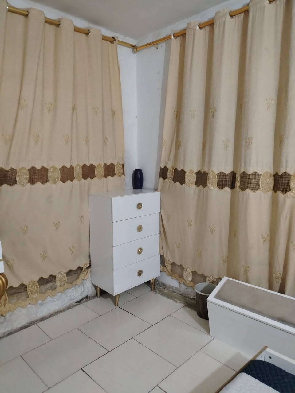 للبيع السعر ٣٠٠ بيهه مجال بسيط مكانههالدوره اتصىل ***********
