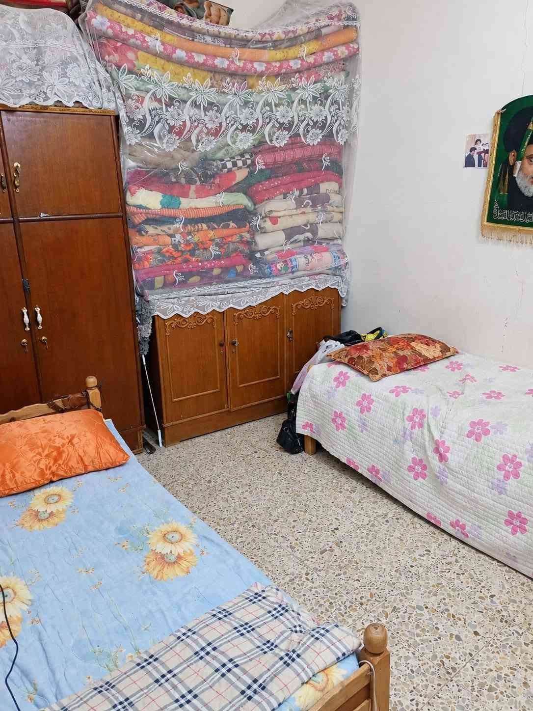 بيت للبيع صرف طابو مساحه ٧٧ بناء بلوك يحتوي على غرفتين وصالة
وصحيات داخلي العنوان حي الربيع الولايه مقابيل الساحه مال شيخ محمد النعماني قريب على أسواق حجي خيون
سعره ٨٥ قابل للتفاوض رقم التواصل ***********
