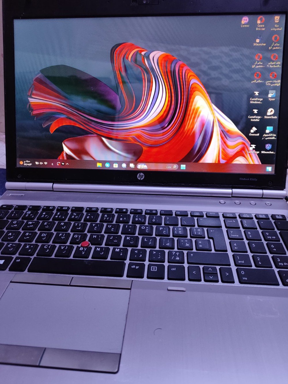 HP EliteBook 8560p i7 | SSD 220GB | AMD 2GB | بطارية وشاحن جديد | كامل الملحقات للبيع او مراوس بايباد 

للبيع لابتوب HP EliteBook 8560p بحالة جيدة ومناسب للدراسة، التصفح، والأعمال اليومية.

🔹 المواصفات:

* المعالج: Intel Core i7-2620M 2.70GHz
* الرام: 4GB
* التخزين: SSD 220GB تقريبًا
* كرت الشاشة: AMD Radeon 2GB
* النظام: Windows 11 Pro 64-bit
* الشاشة: 15.6 إنچ
* نظافة الجهاز: 80%

🎁 الملحقات:

* 🔋 بطارية جديدة
* 🔌 شاحن جديد
* 🎒 جنطة
* 🖱️ ماوس

⚠️ ملاحظة: السماعات الداخلية لا تعمل بسبب قطع سلك الواير، ويمكن استخدام سماعة خارجية أو بلوتوث.

📍 الموقع: البصرة
💰 السعر: 100,000 دينار قابل للتفاوض بالمعقول