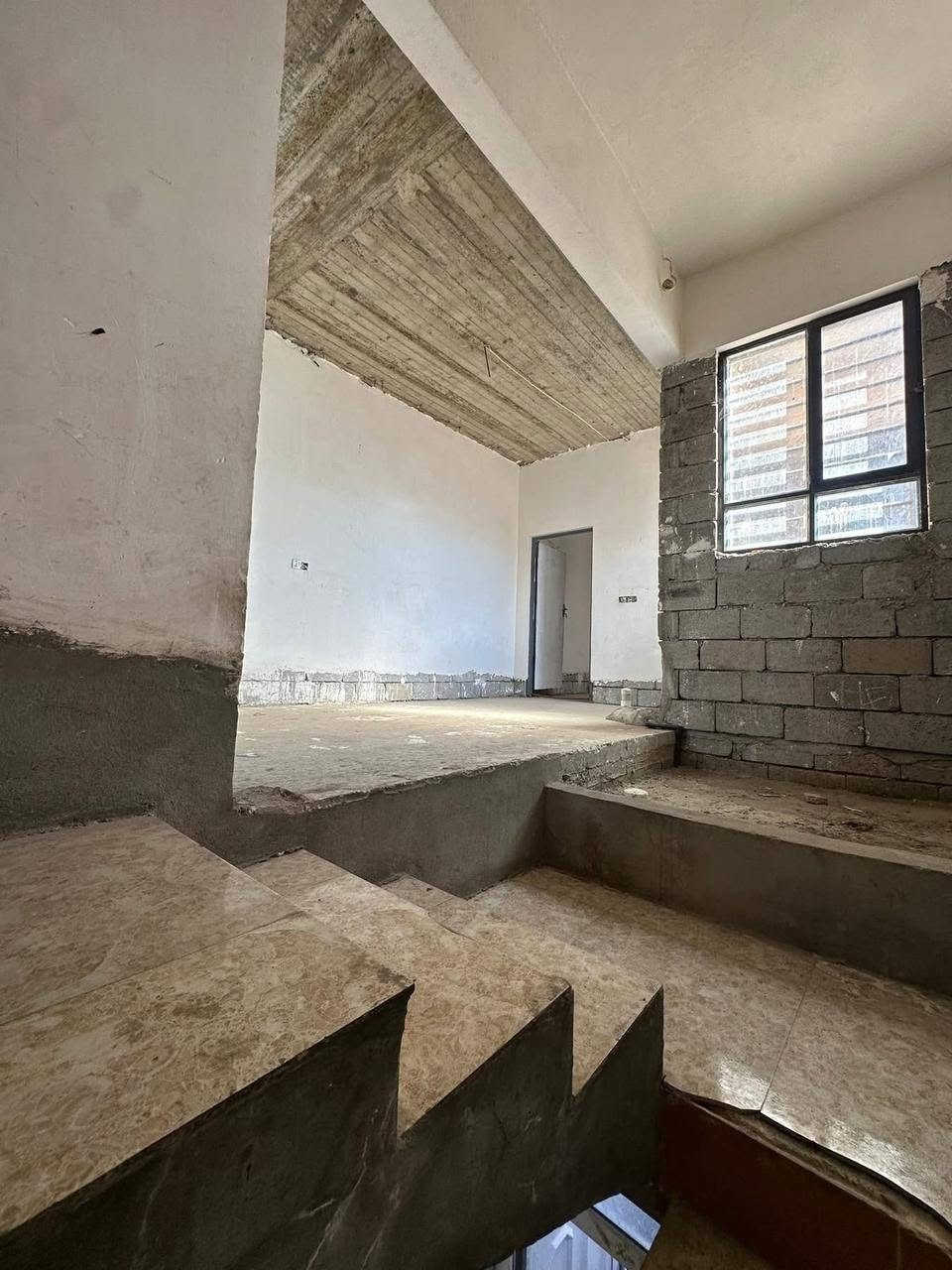 بيت للايجار في حي السماح الثانية غرف وهول ومطبخ وصحيات الطابق الأرضي والطابق الثاني غرفتين علماً الطابق الثاني غير مكتمل سعر للايجار 300 الف للاستفسار الاتصال على الارقام التالية ***********/  ***********
