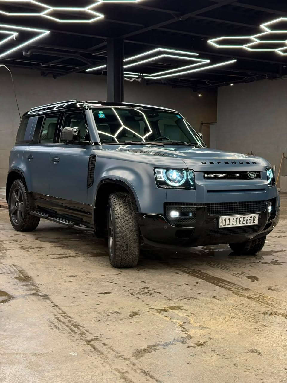 🔥 Land Rover Defender 110 P400 X-Dynamic HSE | 2025 🔥
مغلفه ppf طافي

🇬🇧 وكالة سردار خليجي | لون أزرق ميتاليك

عداد المسافة 14،000 كيلو متر

* 🚀 محرك 3.0L 6 سلندر P400 MHEV — 400 حصان

* ⚙️ قير أوتوماتيك 8 سرعات + دفع رباعي AWD

* 🛞 تعليق هوائي + Terrain Response

* 💎 مقاعد Windsor Leather كهربائية + ذاكرة + تدفئة وتبريد

* 🌟 Matrix LED

* 🌌 سقف بانورامي

* 📺 شاشة Pivi Pro 11.4”

* 🔊 نظام صوت Meridian

* 📷 كاميرا + حساسات

* 🛡️ أنظمة Blind Spot + Adaptive Cruise + Lane Keep Assist

* 🔑 دخول وتشغيل بدون مفتاح

* 🛞 جنوط 20”

Defender 110 P400 X-Dynamic HSE — فخامة، قوة وهيبة. 🔥للاستفسار ***********
