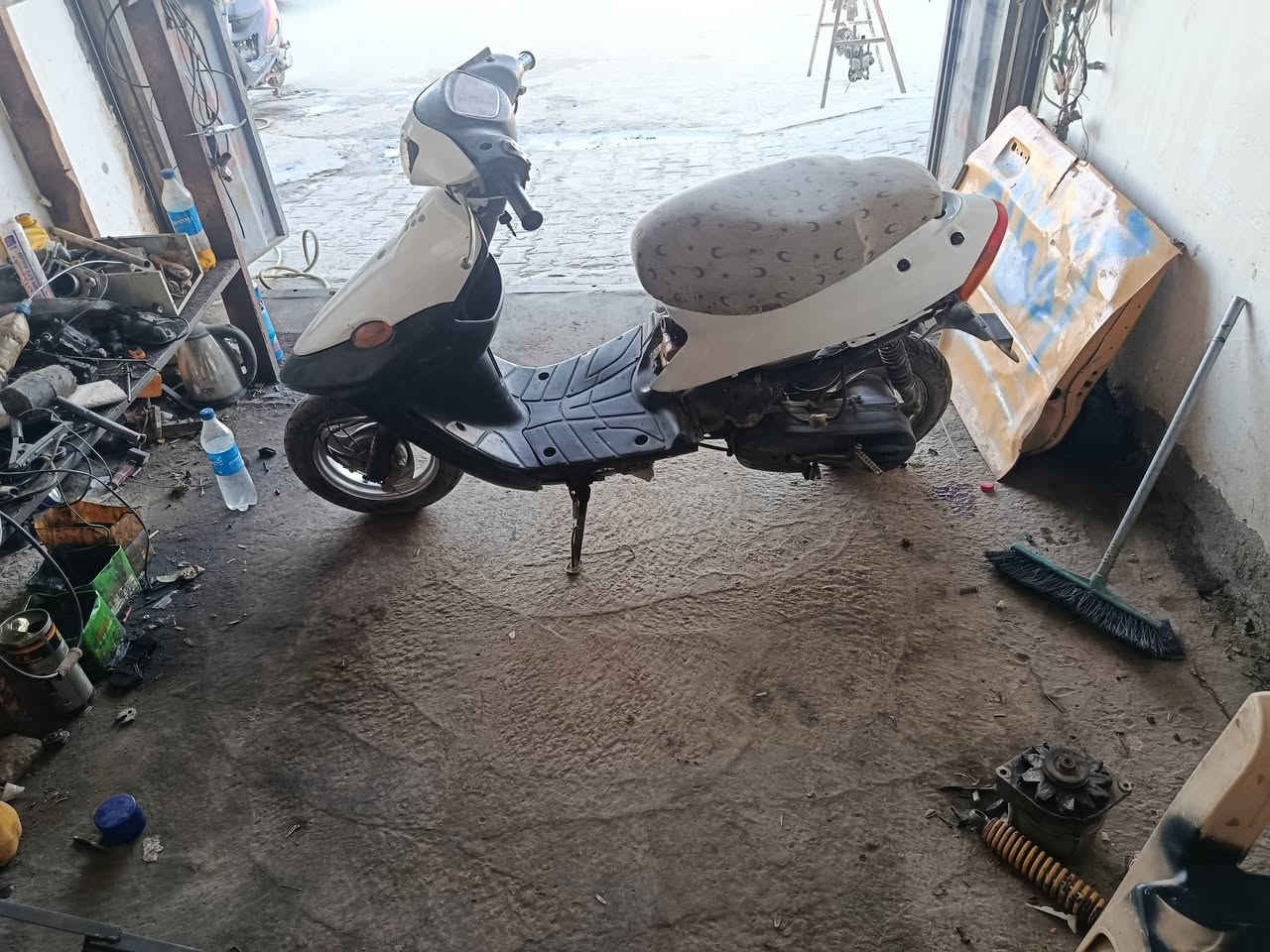 دراجه 9زروف يباني دراجه جاهزه شاير شغاله لايت شغال تايرات جدد سلف شغال دوانيه جمهوري سعره 180 وبيه مجال ***********
