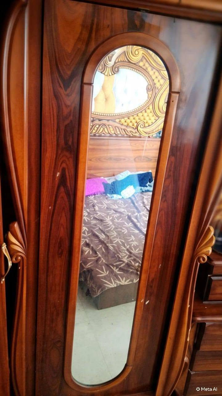 السلام عليكم غرفه نظيفه للبيع بسعر مناسب الشراي ينتصل ويدلل ***********
