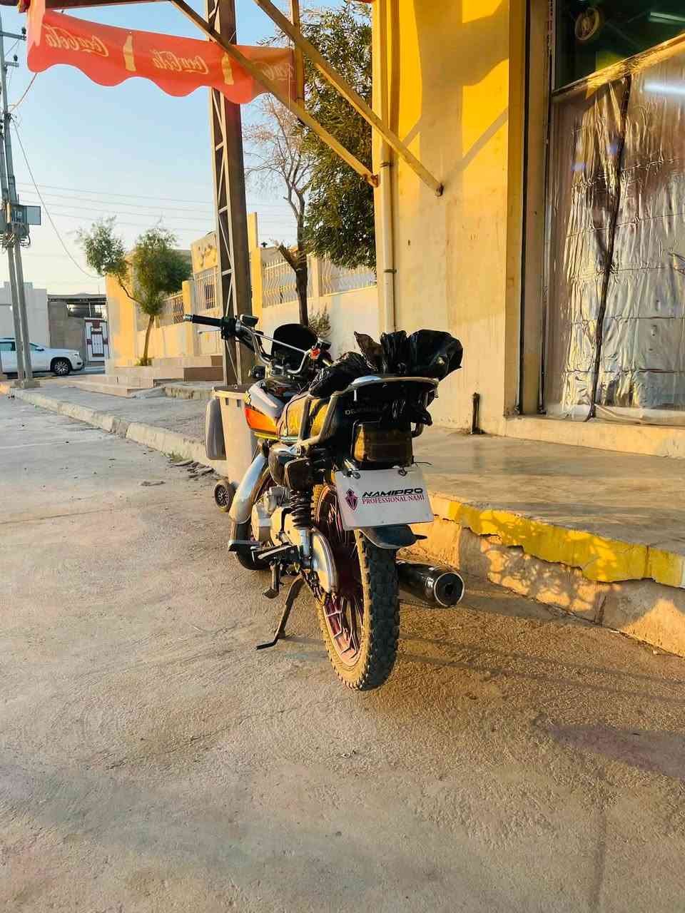 سلام عليكم 
لحد يكسر بحلال العالم 
اخوان دراجه نامي برو 
موديل ٢٠٢٥
محرك جحم ٢٠٠
دراجه صبانه ما طاخها 
بعدها عل بلاد 
تايرات جدد كهربائيات شغاله سلف هندر 
تجي تاخذها من لبيت 
***********
