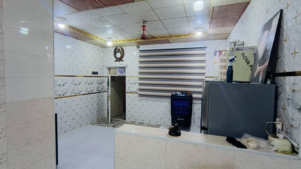 السلام عليكم بيت للبيع المساحه ٢٢٠ متر البراكيه شارع المطار القديم مقابيل نهاية شارع علكم صب كونكريت البيت يحتوي على غرفتين وصاله ومطبخ استقبال صحيات داخلي وخارجي الاستفسار على الرقم ***********.                                                        السعر 68 مليون معه المجال
