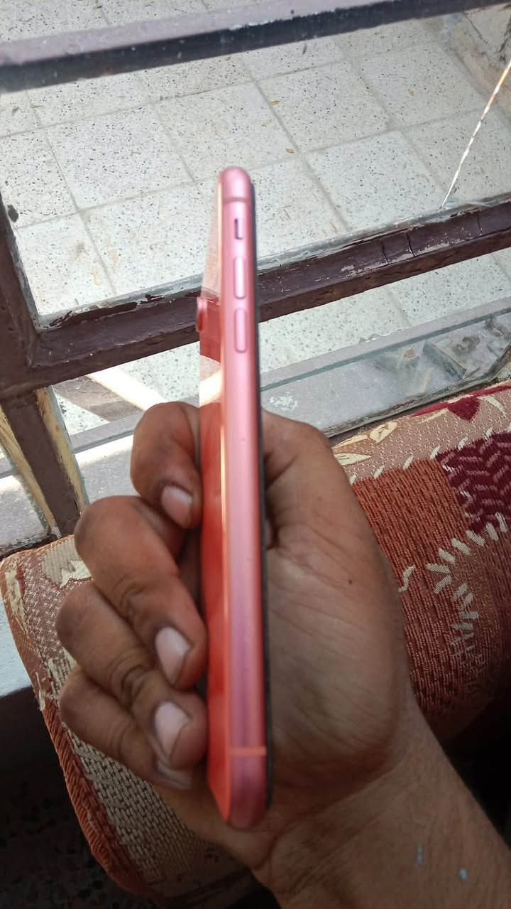 ايفون xr للبيع الشاشه مبدله  ما بيها ولا فطر ولا شي
الذاكره ٦٤
البطاريه مبدله ١٠٠
التعلي والتنصي كلهم شغالات ما بب اي عطل
فيس ايدي مو شغال 
السعر ١٣٥ بي مجال حيل بسيط
*********** واتساب فقط
