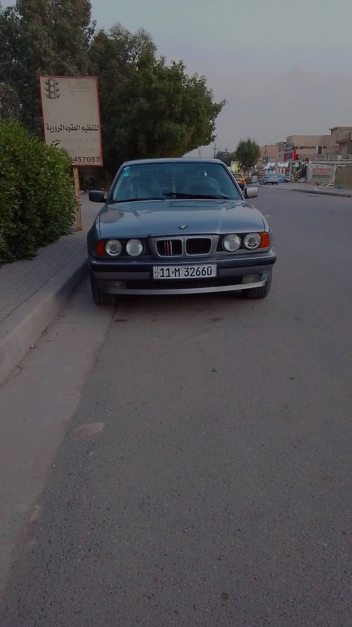 السلام عليكم سياره بي ام 525 موديل 91 سياره سياره مكينه جير حداديه صدر كله جديد سياره طستها عبالك سياره حديثه طستها كهربائيات كلها شغاله سيستم صوت سياره غرفتها نظيفه شنات كهربائي دشبول نظيف السياره خير من الله السياره باسمي رقمها انجليزي بغداد لل 31 سنويا واي استفسار على هذا الرقم فقط واتساب مكان السياره بغداد *********** سياره تبريدها عوزه بس كمبريسر وغاز او مراوس حسب القناعه
