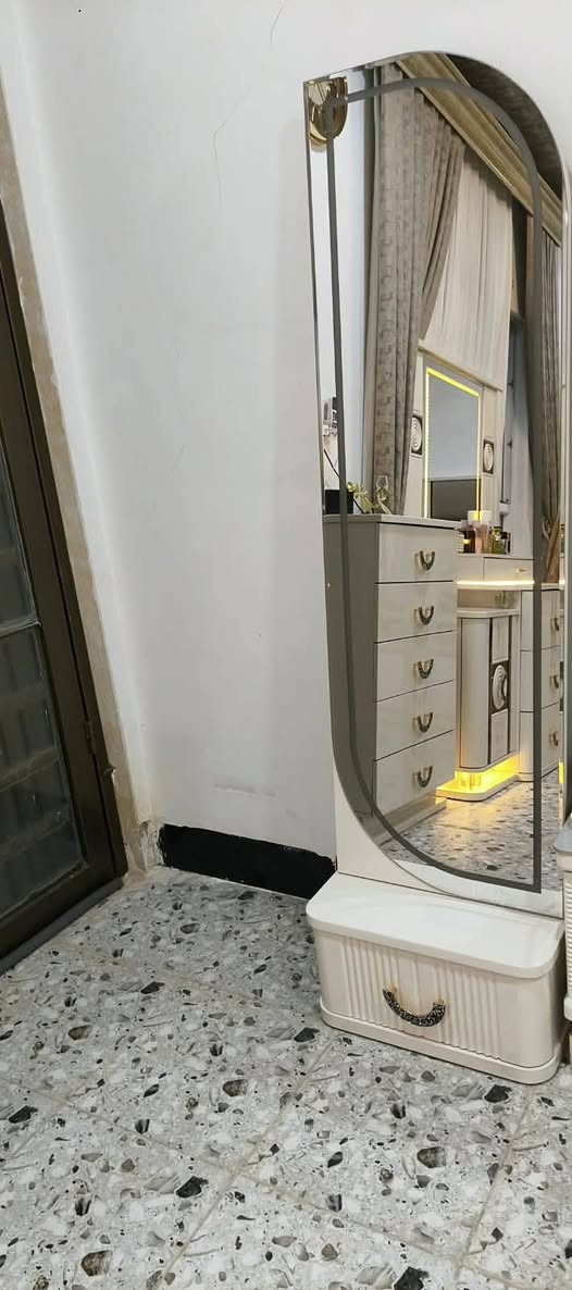 غرفه نوم نفرين للبيع السعر على خاص او على رقم الهاتف ***********
