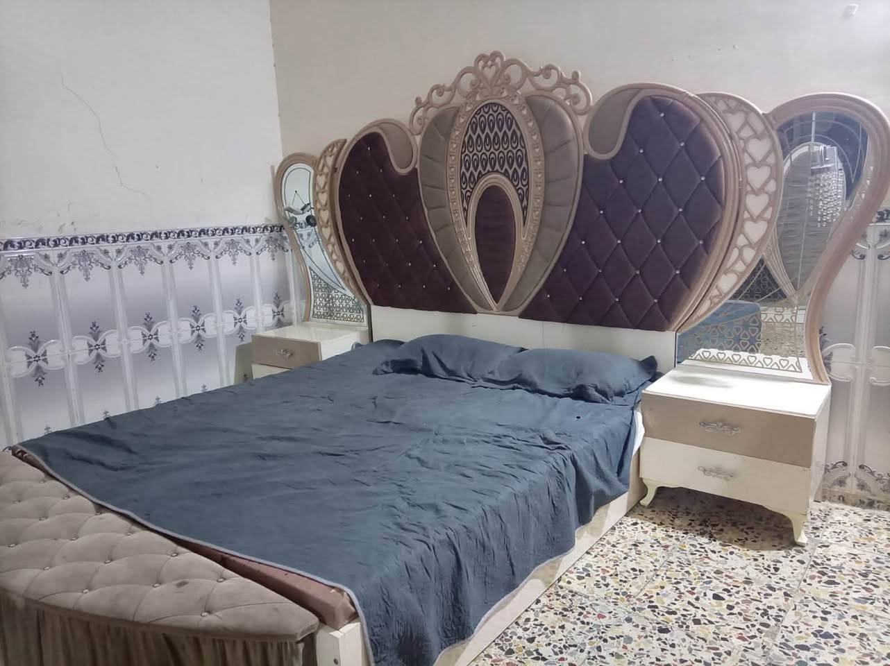 غرفة 550 الف 
عنوان شارع 40
للاستفسار ***********
