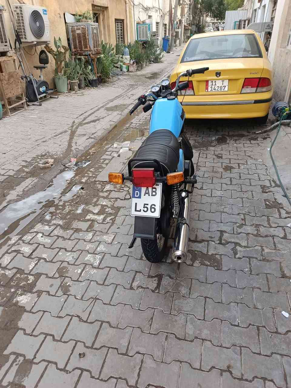 السلام عليكم دراجه امزت للبيع موديل ٨٨ دراجه قطره لحيم مابيه كل شغاله مكينه كيركهربائيات كله شغاله العنوان بغداد*********** السعر مليون وميتين وخمسين
