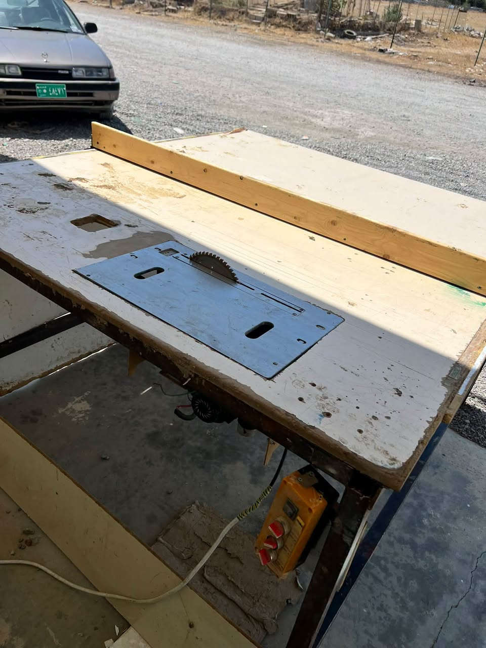 مشاری mdf بۆ برینی کەوەنتەرو مەحرەز بەکار دێد زۆر مەسبوتو بی کێشەیە 
تۆز مژی لەگەڵە 
مشارەکەی بەرزو نزمی ئەکاد 
وە دەبڵ مشارە 
*********** 
لە جوارقورنەم
