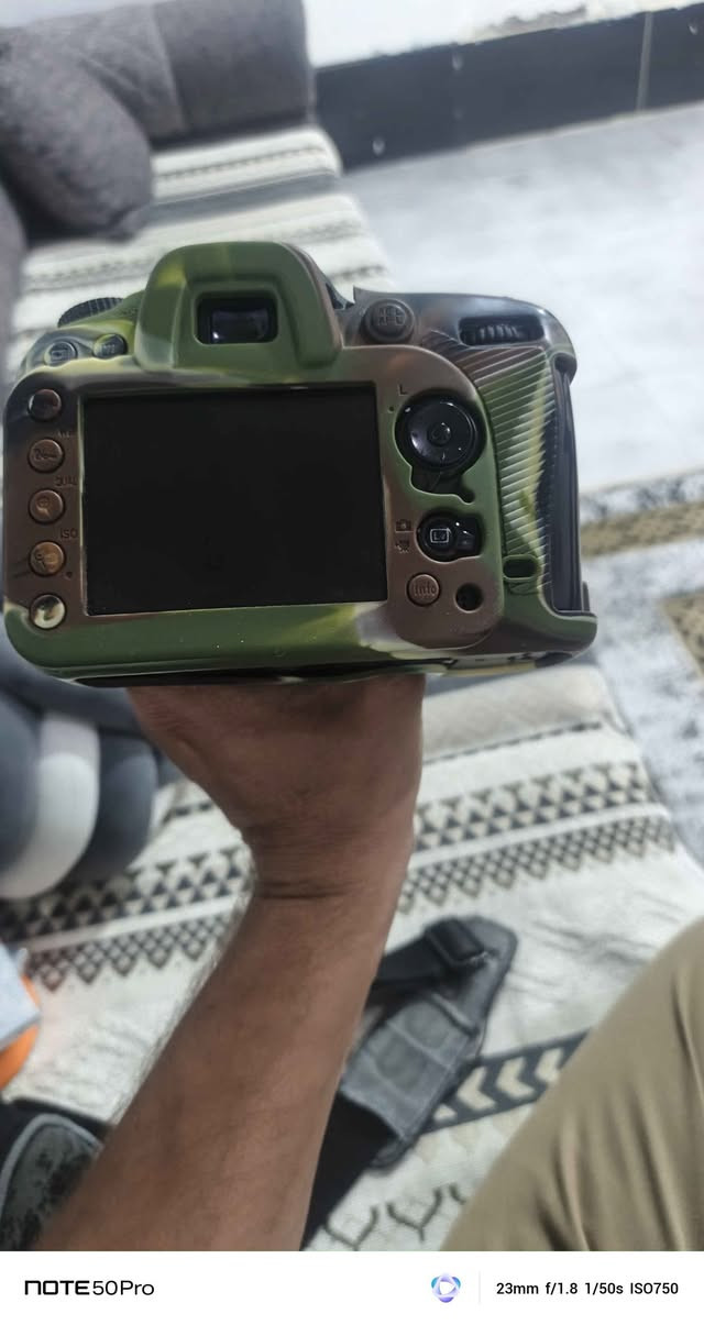 نيكون D7200 • ٧٠-٣٠٠ سيغما • شاتر ١٠٤٤٩٦