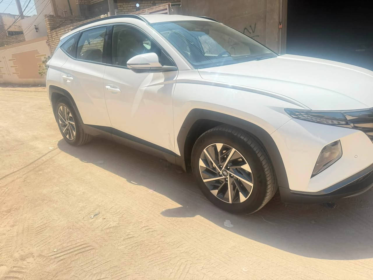 توكسان خليجي 2024 رقم اربيل
خسفه بسيطه بباب الراكب ورصعه بالجنطه موضحه بالصور 

السعر 195$ وبيه مجال 

***********
