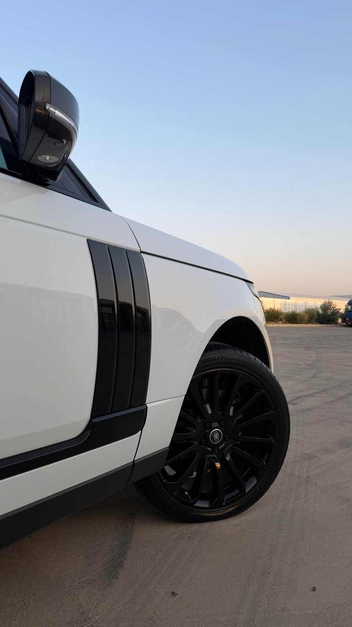 *********** 
***********
Range Rover vogue Black edition V8 supercharge
مۆدێلی 2015 مواسەفاتی SE supercharge کلین تایتڵ
بێ ڕەقەمی دووبەی سفری ابو زەبی زەمان هەردوو بەسمەی ماوە.  بیلادی سەقف ڕەش - لایتی بلاک و داینامیک - 360 دەرەجە ڕادار و کامێراو حاسەیە - نایت ڤیژن یا نازوور لەیلی - دەرگا شەفت - دەسکی دەرگا بەسمە - ئاوێنە شەفت و فۆتۆ لید و خەزن  - دەرگای دواوە کارەبای و شەفت - ویلی ٢٢ و فلنجەی سیرامیک و قایدەی بانس بریمبۆ - پانۆڕاما - کوشنی پێش و دوا سارد و گەرم و مەساج و خەزن - ٣ شاشە - پێنج مۆدی بەکار هێنان - سوکان هیتەر و کارەبای و خەزن- سیری - کروز کۆنتڕۆل - پادل شەفتی سەر سوکان- لیدی ناوەوە -١٩ سەماعە لە مارکەی مێریدیان- ناڤیگەیشن - اۆتۆ پارک - ئایەرسەسپێنشن بەرز و نزمی سەیارەکە - 146 هەزار کیلۆمەتری حەقیقی ڕۆیشتووە گێڕ و مەکینەو کارەبای بەشەرت سێرڤسی کامل کراوە هیچ مەسجێکی شاشە و کۆمپیتەری نیە - بۆ نرخ پەیوەندی بکەن شوێن سلێمانی السليمانية, العراق

