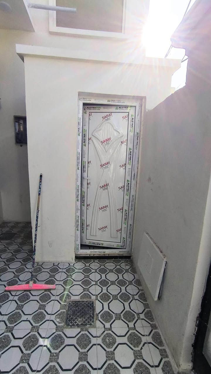 🏠دار للبيع مساحه ١٠٥ متر
مواصفات الدار 

صالتين 
غرف نوم 3 
مطبخ 
استقبال 
صحيات داخليه خارجيه 
طـابو صرف بناء كونكريت 

بنـاء حديث غيـر مسكون جاهز للسكن 

عنوان الدار حي الفرات خلف كليه الطب 
للاستفسار اكثر خاص 
او الاتصال ***********
