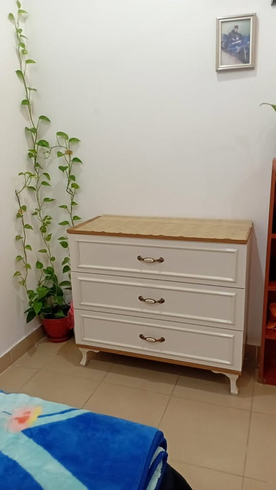 غرفة نوم شبابيه • نظافة ٩٠٪