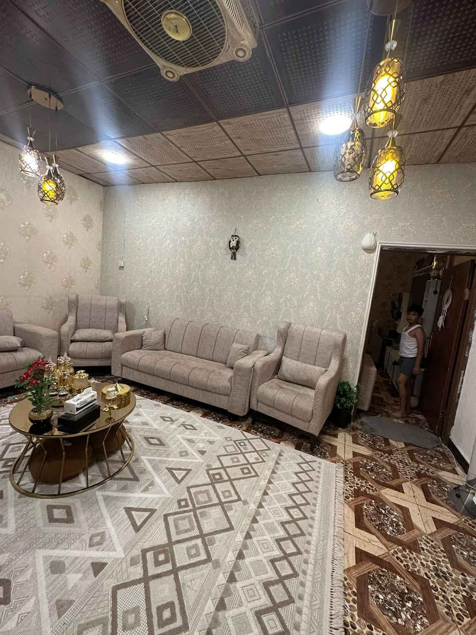 للبيع بيت طابقين بصرة محوله زهير
مساحه100متر طابو ملك عراقي اصولي
وبسعر80مليون ***********📞
