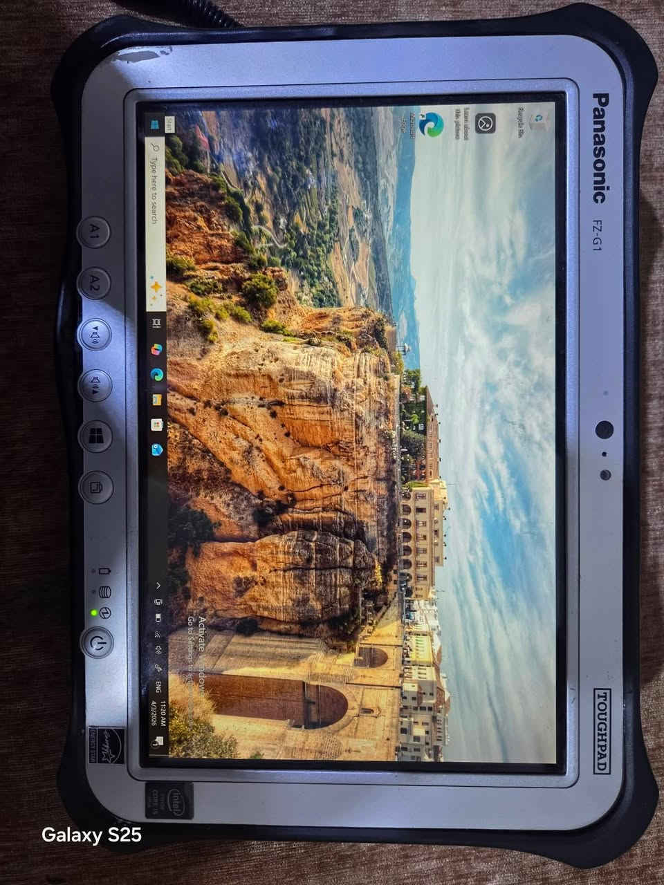 @إشارة 
السلام عليكم 
باناسونيك ci5..gen5
Ram4
Ssd256
السعر 120 الف
بغداد سريع الدوره 
***********
