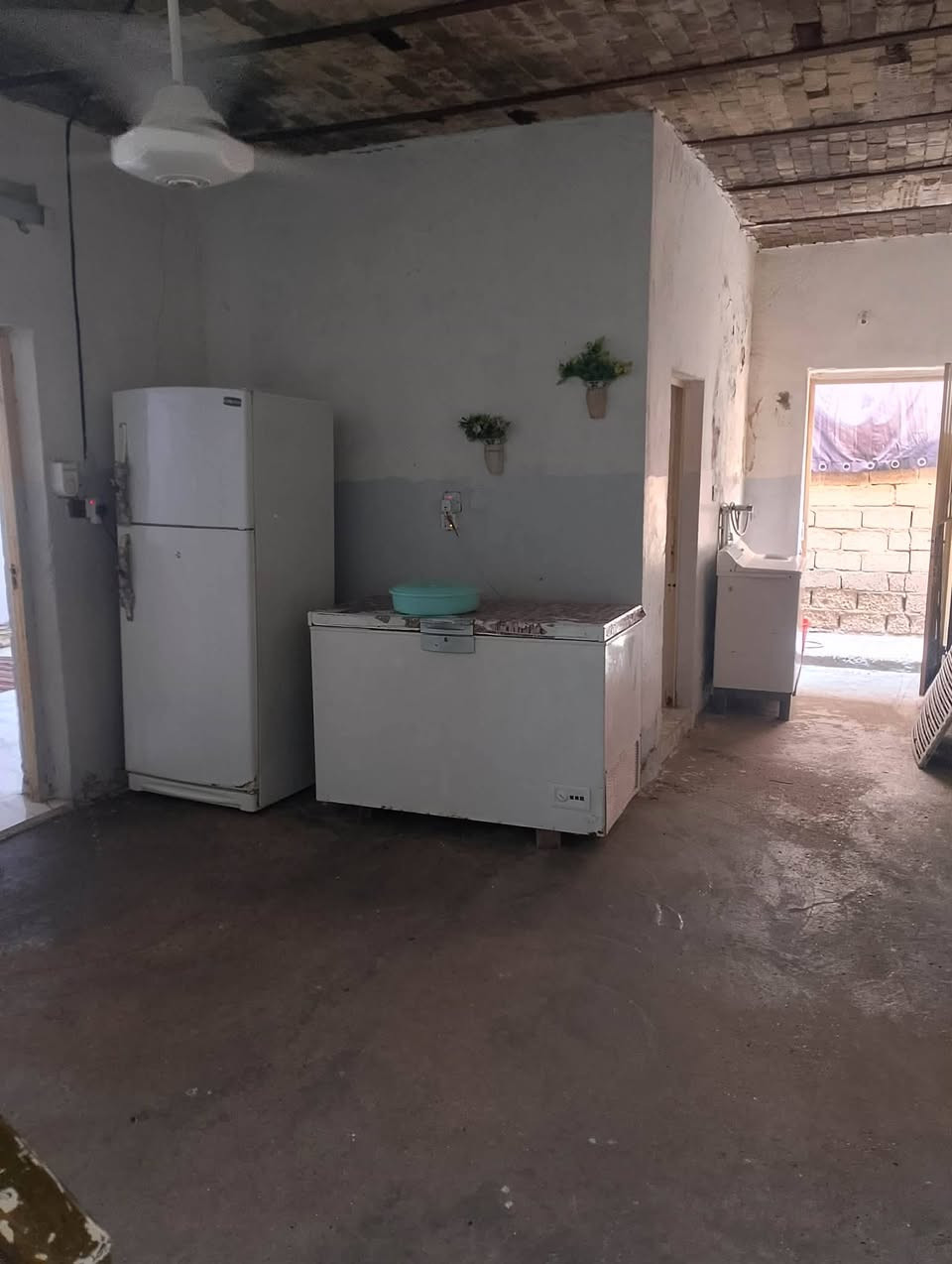 بيت للبيع مساحه مالته 304طابو صرف سند يتكون من هول صاله غرفتين نوم مطبخ ترك ورة البيت هم مشتمل مئجر واجهة 15نزال 20بصف طابو قريب على جامع سعد وقريب عل السوك هم بيت خير من الله بل عافيه عل ياخذهة الاستفسار على رقم واتساب ***********/***********
