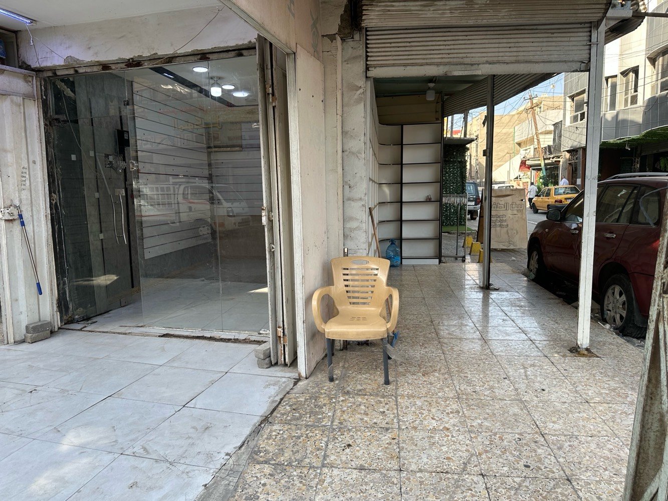 الغدير شارع التوت • محل للايجار • احذية وملابس