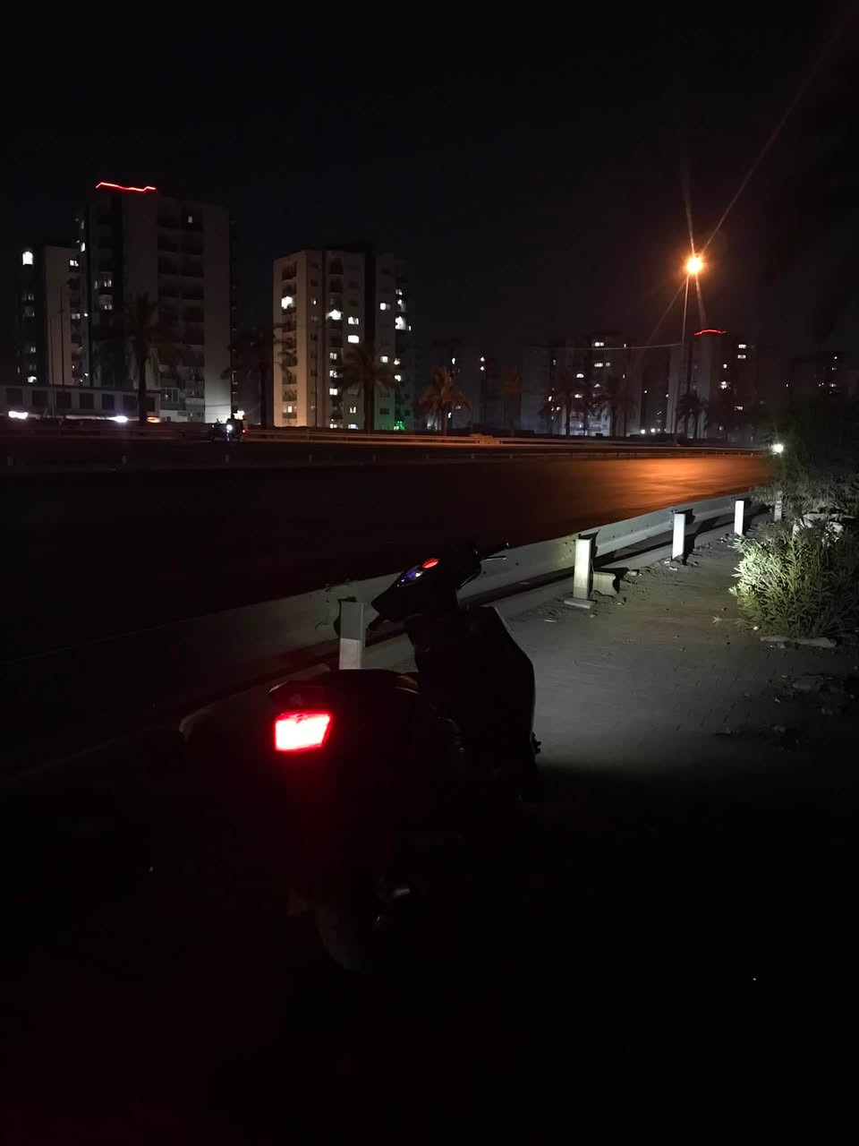 السلام عليكم.
 
مكينة ناعمة خير من الله و كهربائياتها شغالة

عقل جديد
كتف جديد
ملف جديد
لايت بريك خلفي و امامي شغالات
الدشبول شغال مع عداد الرون
تاير خلفي جبلي
لونها اخضر مميز
يرادلها ترتيب فقط بالكفرات

سعرها 450 مكاني بغداد جديدة

 واتساب مراسلة فقط ***********
