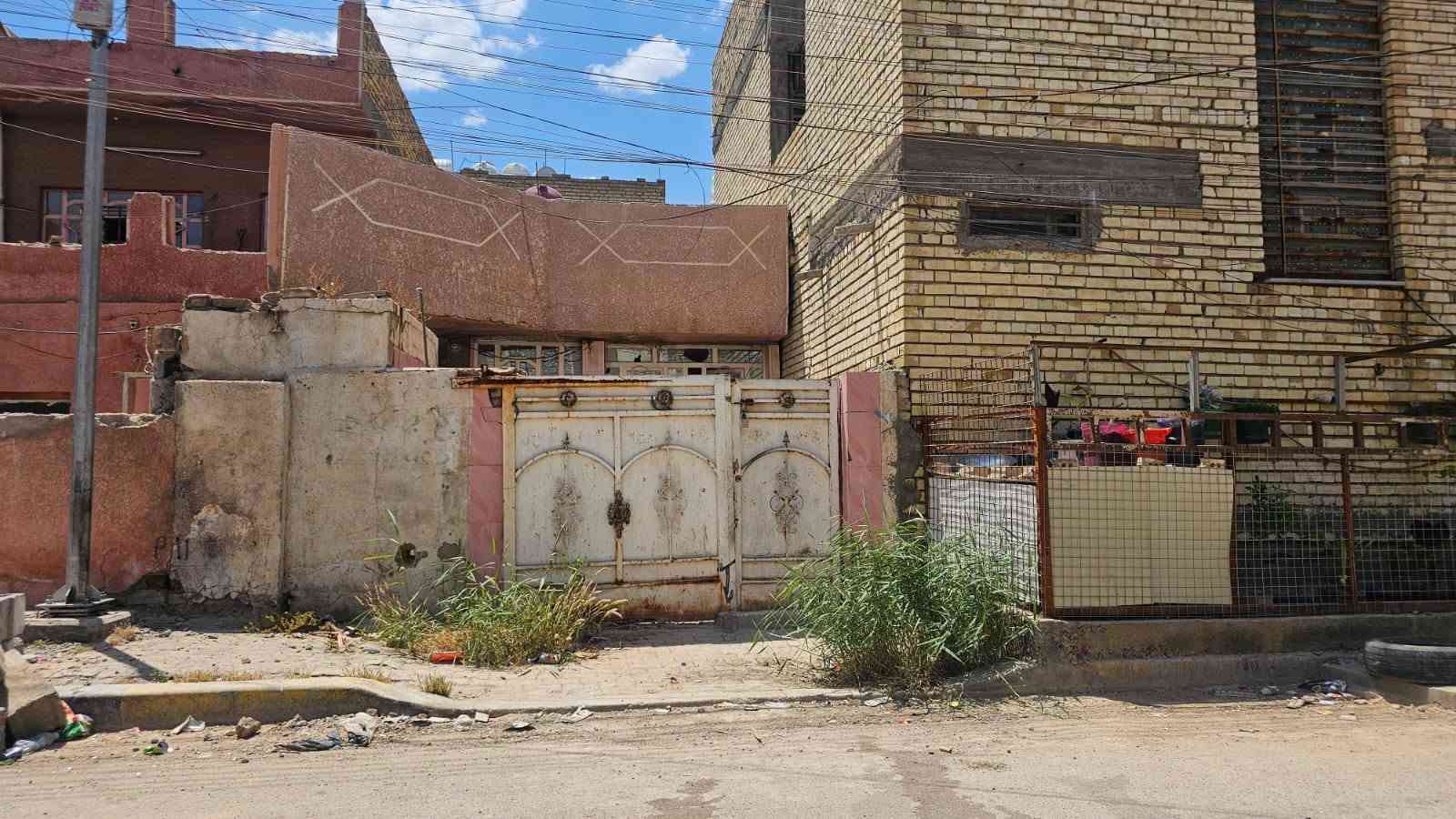 قطعة أرض • ١٠٠متر • مقابل سوق الصغير