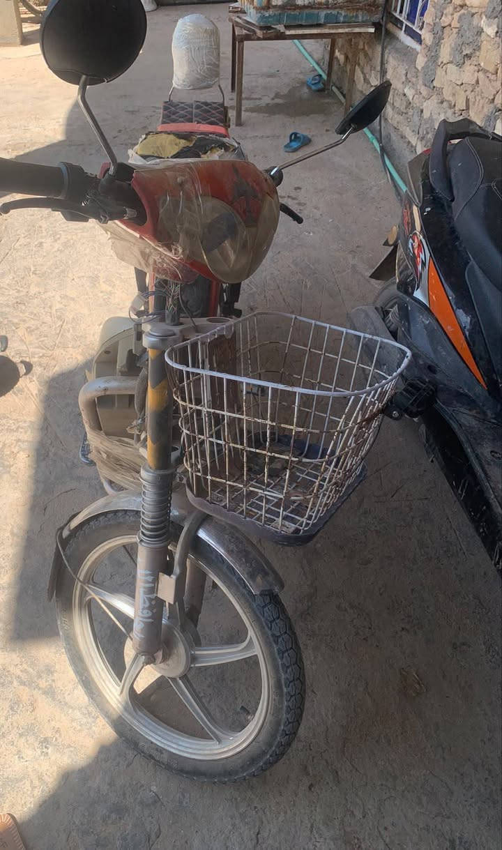 موطور شحن قديم للبيع شغال كلشي مابي السعر 150وبي مجال مكاني الرمادي ***********
