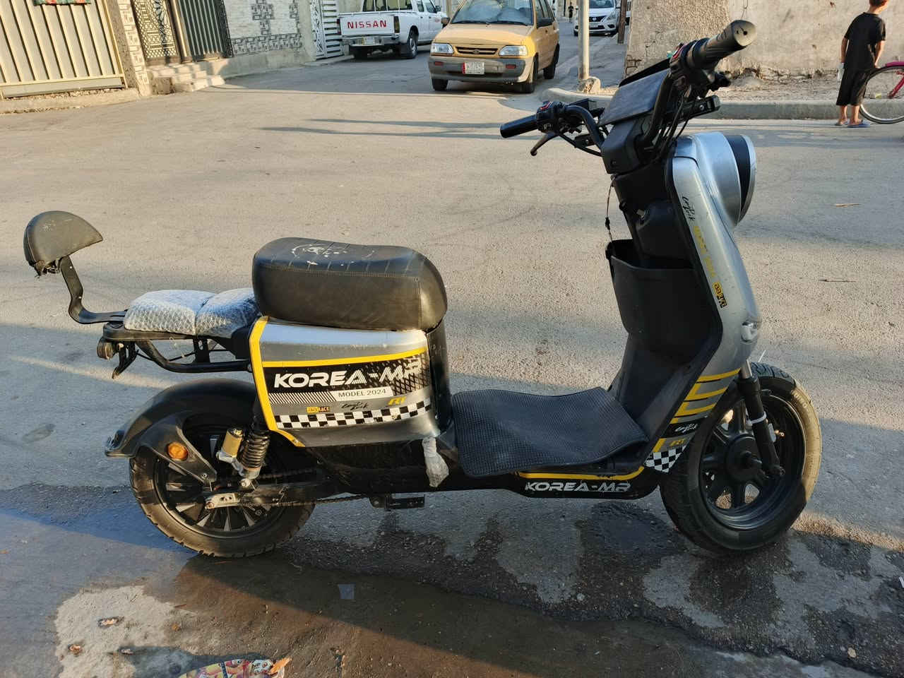 اخوان دراجة كوري موديل24...5 بطاريات60 فولت البطاريات 3 يقرن12 ونص وثنين 11ونص دراجة شغالة بيهه نظام R وبيهه منفذ شحن نقصهه بريك امامي وستان دراجة ابيعهه حديد ب250 مكاني بغداد الأمين الثانية ***********

