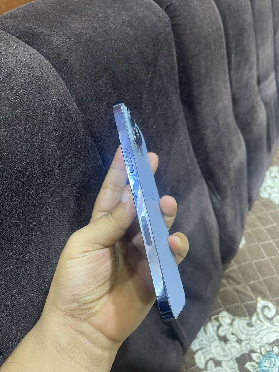 13 برو ماكس
مداخل صيانه ولا مفتوح 
ب 80 ممعلايه
ذ256
نضافته 99‎%‎
***********
بغداد متواجد فقط تصال

نص مكتوب في الصور:
- ٣:٤٣
- حالة البطارية والشحن
- <tex>$> $</tex>
- كما هو الحال مع البطاريات القابلة لإعادة الشحن، بطارية الهاتف قابلة للاستهلاك وتصبح أقل فاعلية مع الوقت. معرفة المزيد...
- ٨٠٪
- الحد الأقصى للقدرة
- هذا قياس لقدرة البطارية مقارنة بقدرتها عندما كانت جديدة. قد تتسبب القدرة المنخفضة بتقليل ساعات الاستخدام بين عملية الشحن والأخرى.
- أقصى قدرة للأداء
- ستساعد الأنظمة المضمنة في النظام والمكونات في تخفيف آثار الأداء التي قد تلاحظها أثناء التقدم الكيميائي في عمر بطارية iPhone.
- شحن البطارية المحسن
- للحد من استنزاف عمر البطارية، يتعلم الـ iPhone من عادات الشحن اليومية، بحيث ينتظر ولا يتجاوز ٨٠٪ حتى يحين موعد حاجتك إلى استخدامه.
