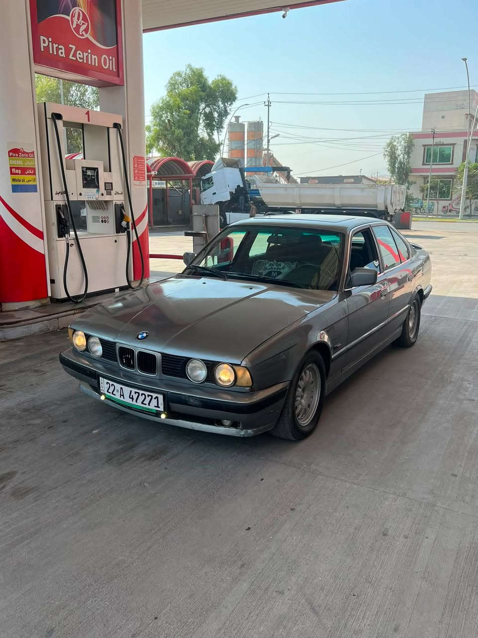 بيم 1990 وً حجم 525i  كير عادي 
بدون دعم و سبخ وضع شريكه 
كير و مكينه شه رت و كبس
كير عادي بيلادي مرغوب 
رقم و سنوي جديد شرط تحويل 
بيهه 500$ غرامه 
سعر 49$ مجال 
واتساب ***********
