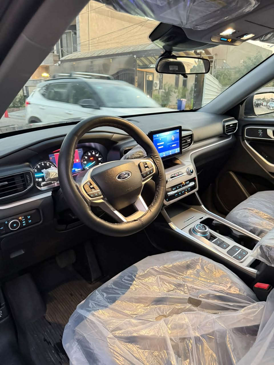 السلام عليكم 

‏FORD EXPLORER 2023
مواصفات XLT
- فول رادار سستم امامي جانبي خلفي
‎كاميرا خلفي حساسات خلفي 
‎بصمة تشغيل بصمة ابواب 
‎تشغيل عن بعد
‎صندق شفط كهرباء
‎- كشنات كهرباء كشنات هيتر  ستيرن هيتر
‎- شاحن لاسلكي 
لايتات ليدو زينون بكلايت ليد
‎ ستة وضعيات قيادة
‎محرك 4 سلندر 2.3 تيربو
‎- ماشيه 18 الف فقط  
‎- تدفئة كشنات وستيرن 
‎- كشنات منفصل VIP
‎7 راكب
حادثها كما موضح بالصور حادث كلش حلو
السيارة كلش جديدة بحالة الزيرو
السعر 245 ورقة 
***********
مكان السيارة بغداد
