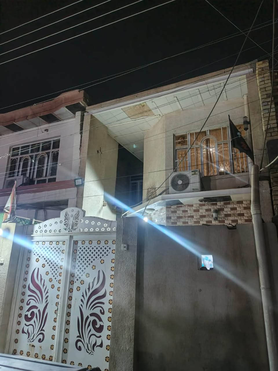 بيت ١٠٠ متر قاطين كامل مواصفات العنوان حي الفنانين قرب حي العسكري نهايت شارع ابو شاكر ***********سعر خاص
