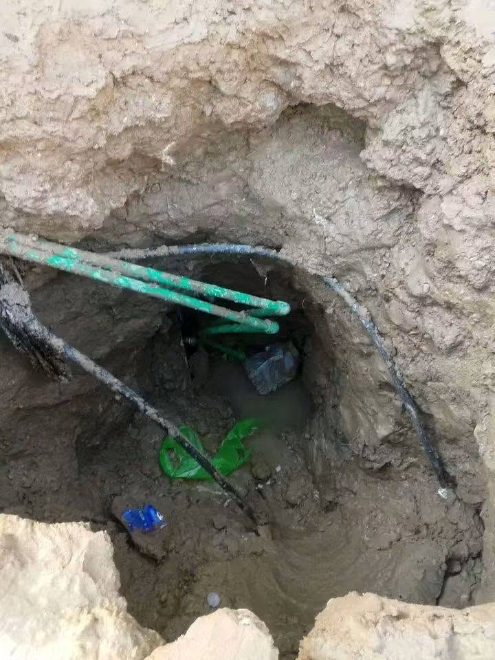 خلفه تأسيس مجار ي حفر أبيات وتئسيس المنازل لاتصال /  ‏‪‏‪***********

