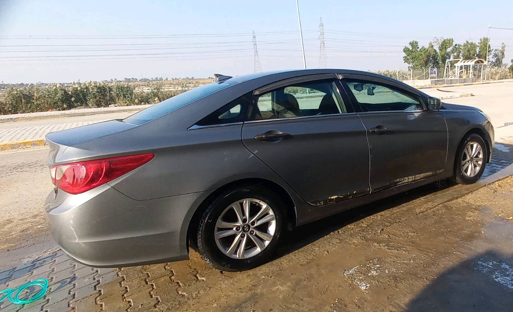 سوناتا 2013 امريكي بيها خمس قطع صبغ محرك 2400 gdi 
رقم بغداد باسمي 
***********