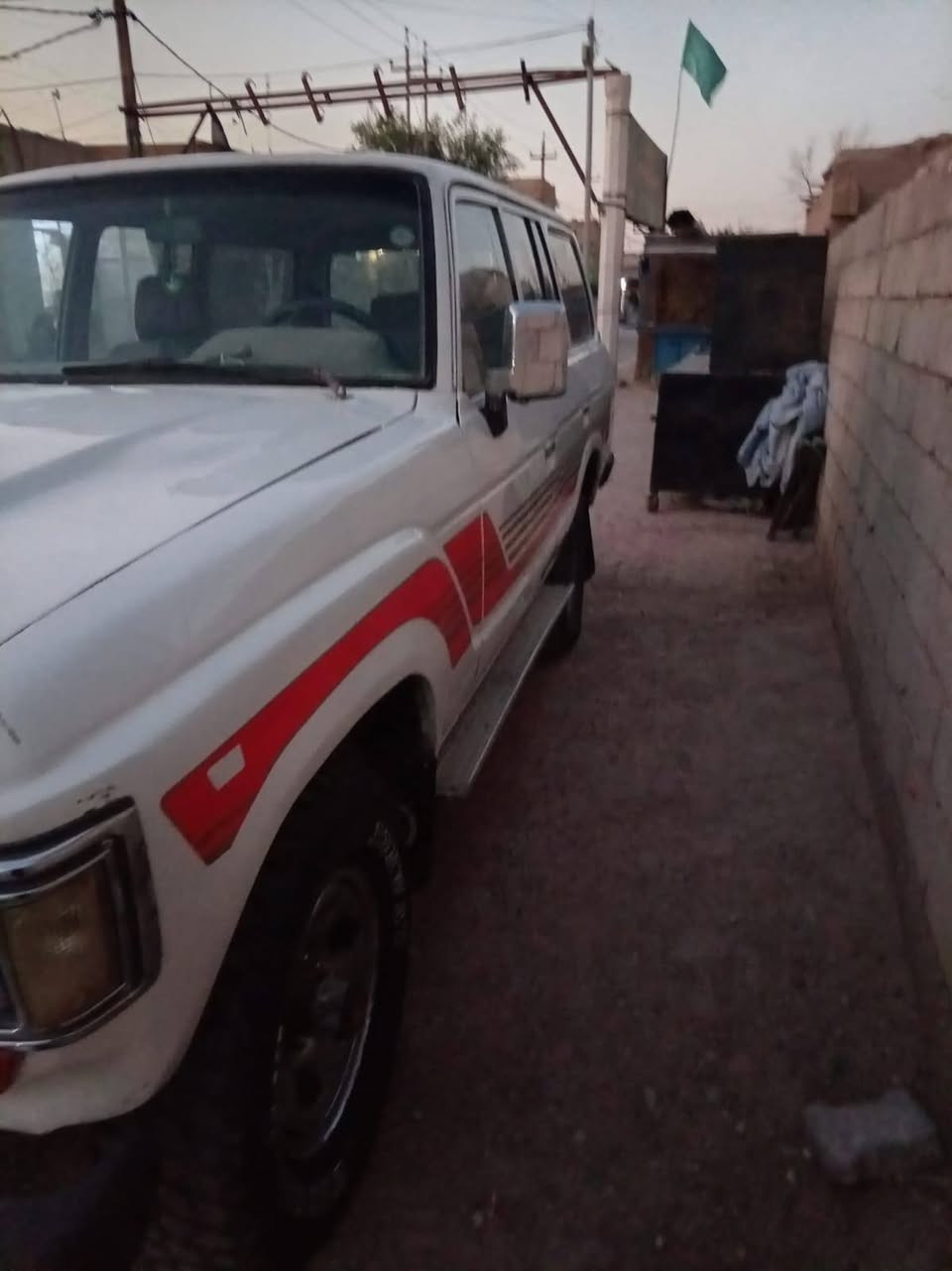 لانكروز موديل ٨٢ محرك كير اكسل شاصي مكفول هزة جديدة بأسمي رقم اربيل وكالة او تحويل مكفولة من الكص والكلبة والعيب الشرعي سعرها ٤٥ وبيها مجال
***********
مكاني العمارة
