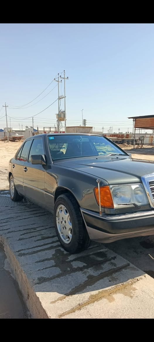 مرسيدس للبيع موديل 92 اللي عنده فرق يراوس ينطيني عندي بنيان حسب القناه السعر 55 العنوان نجف ***********؟؟؟؟؟مكينه وقير تبريد شرط
