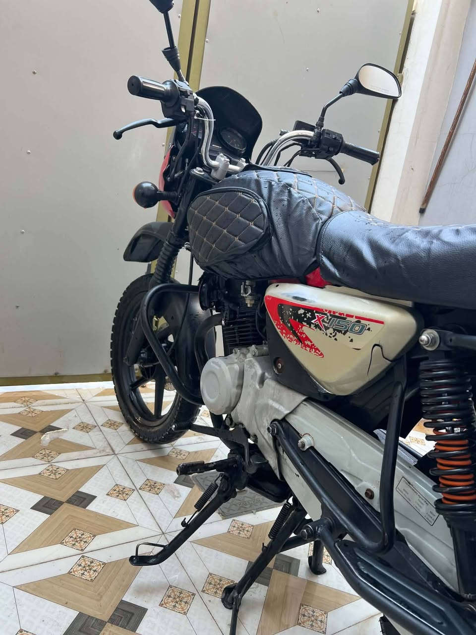 سلام عليكم بوكسر جبلي للبيع 
موديل 2020دراجه نضيفه كلها شغاله ما ناقصها برغي واحد 

اوراق كامله 

دراجه انضف من صور العنوان تقاطع القدس للاستفسار الاتصال ***********
