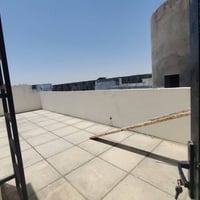 مدينة جذع النخلة • ٢٠٠م • ٣ غرف
