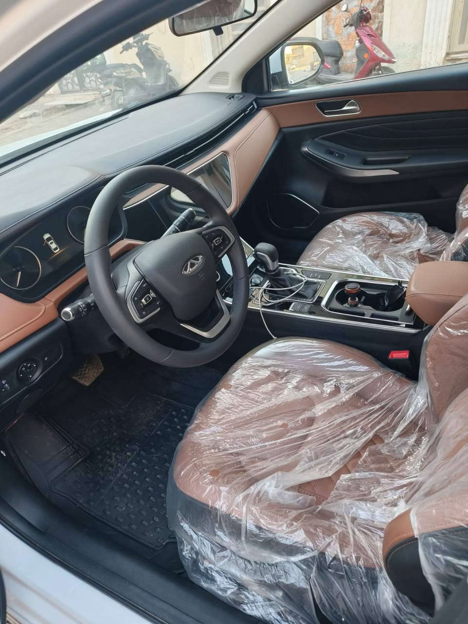 شيري اريزو ٦ برو لكجري موديل  2024 
🆕 زيرو / صفر كيلو عند الشراء
📍 الممشى الحالي: 2272 كم بعده زيرو
⚙️ جير: CVT
محرك 1500 تيربو
⛽ خزان الوقود: 48 لتر
📷 كاميرات 360 درجة
💡 فول مواصفات
بصمه 
دخول ذكي 
تشغيل عن بعد 
فتحه بالسقف
كشنات جلد 
كشن السايق تحكم كهرباء 
✨ إضاءة داخلية بالدشبول والأبواب
🚪 إشارة ترحيبية بالأبواب
حساسات خلفيه
مثبت سرعه
مصباح LED نهاري 
🛡️ ضمان 6 سنوات
وتبديل دهن وفلتر مجاني لمدة سنه

بيه طخه قليله بالجاملغ من جهة السايق مثل مموضح يمكم بالصوره 

السعر  21 مليون

التواصل ***********
