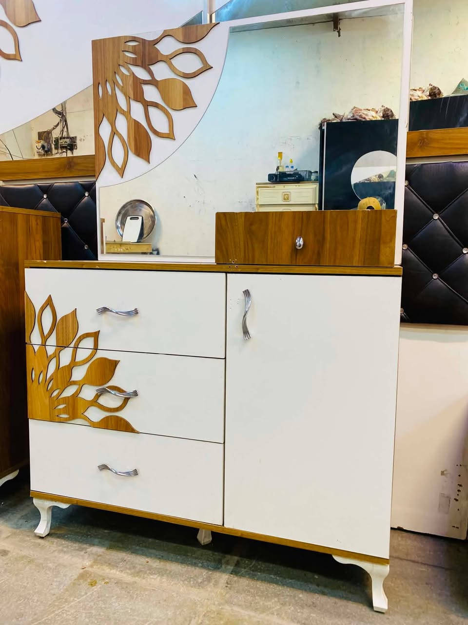 غرفه ترڪي🇹🇷  موديل حديث 
نضام سلايت 
 قطع6
نضافه90/💯
السعر /400قفل 
مع شد ونقل 🚚 داخل بغداد مجانآ
 باقي المحافظات بكروه الحجر واستفسار آخذ صوره و تفضل واتساب فقط.***********
