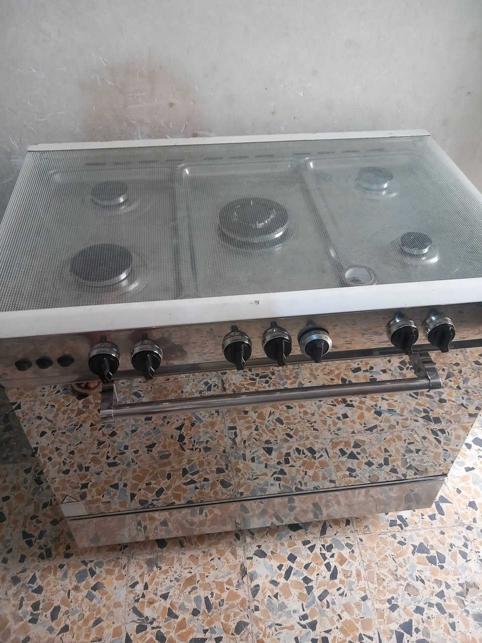 السلام عليكم طباخ ال  جي.  شرط نضافه  وشرط الفحص للبيع   ***********
