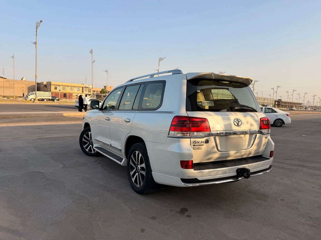 🚗 للبيع تويوتا لاندكروزر GXR V6 موديل 2019 – شركة SAS
ما شاء الله، السيارة نظيفة جدًا ومعتنى بيها ومحافظة من الداخل والخارج.

🔹 موديل 2019
🔹 الفئة GXR
🔹 محرك V6
🔹 شركة SAS
🔹 الممشى 153,000 كم
🔹 صندوق كهربائي
🔹تشغيل عن بعد
🔹زراكات
🔹5 بصمات
🔹عداد ليزري
🔹مري قلاب + شفط
🔹 دبل ماوس
🔹 فتحة سقف
🔹 شاشة
🔹 تشغيل بصمة
🔹 حساسات
🔹 تبريد أمامي وخلفي
🔹 جنوط وكالة
🔹 اللون أبيض – داخل بيج
🔹 داخلية نظيفة ومحافظة

🔍 السيارة مفحوصة سونار والتقرير موجود
✅ المحرك يعمل بشكل منتظم
✅ الكير يعمل بشكل منتظم
✅ المنظومة الكهربائية تعمل بشكل منتظم

✅ السيارة مكفولة من كلشي، والمشتري يفحص بالمكان اللي يريده، عدا بارد بالجامغ الأمامي من جهة السائق، وبارد بباب الصندوق السفلي، وبارد بسيط بالجامغ الخلفي من جهة الراكب، وجميع الملاحظات موضحة بالسونار بكل صراحة.

💰 السعر: 465 ورقة – قابل للتفاوض للشخص الجاد بالشراء

📍 الموقع: الصويرة

📞 ***********
📞 ***********
د. أحمد
