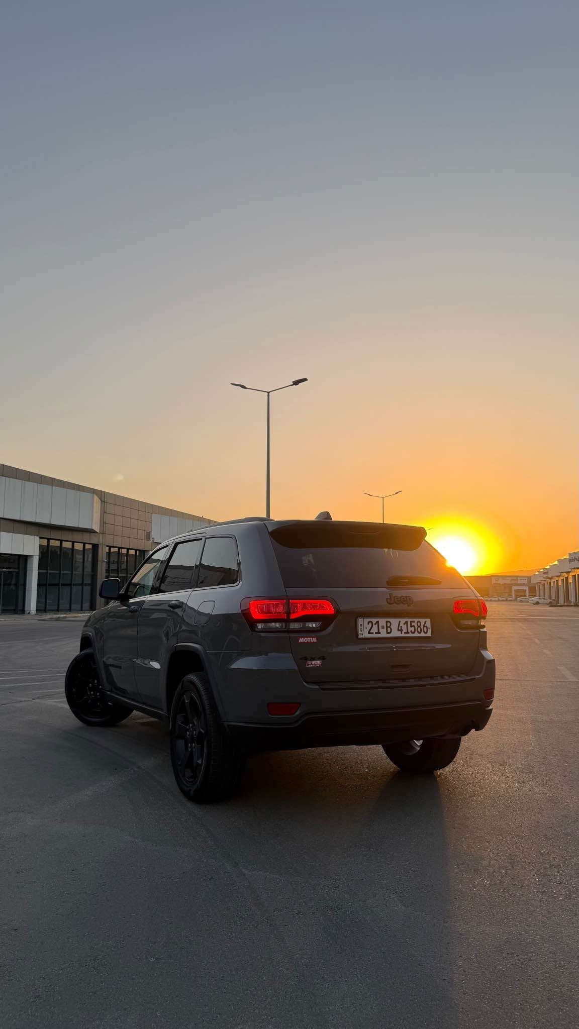 ***********
Jeep grand Cherokee 
مۆدێلی 2021. بلاک تۆپ - دەرگا کارەبای شە فت - کوشن هیتەر و کارەبای - سوکان کارەبای - سێ ڕادار - شەغال- ئۆتۆ ستارت - لایت لید - 69 هەزار مایل ڕۆیشتووە - دوو پارچەی بۆیاغە بێ ناوگرتن و بێ ئێرباگ ڕەسمی سۆنەریم داناوە 
ژمارەی شاسی 1C4RJFAG4MC810044 السليمانية, العراق
