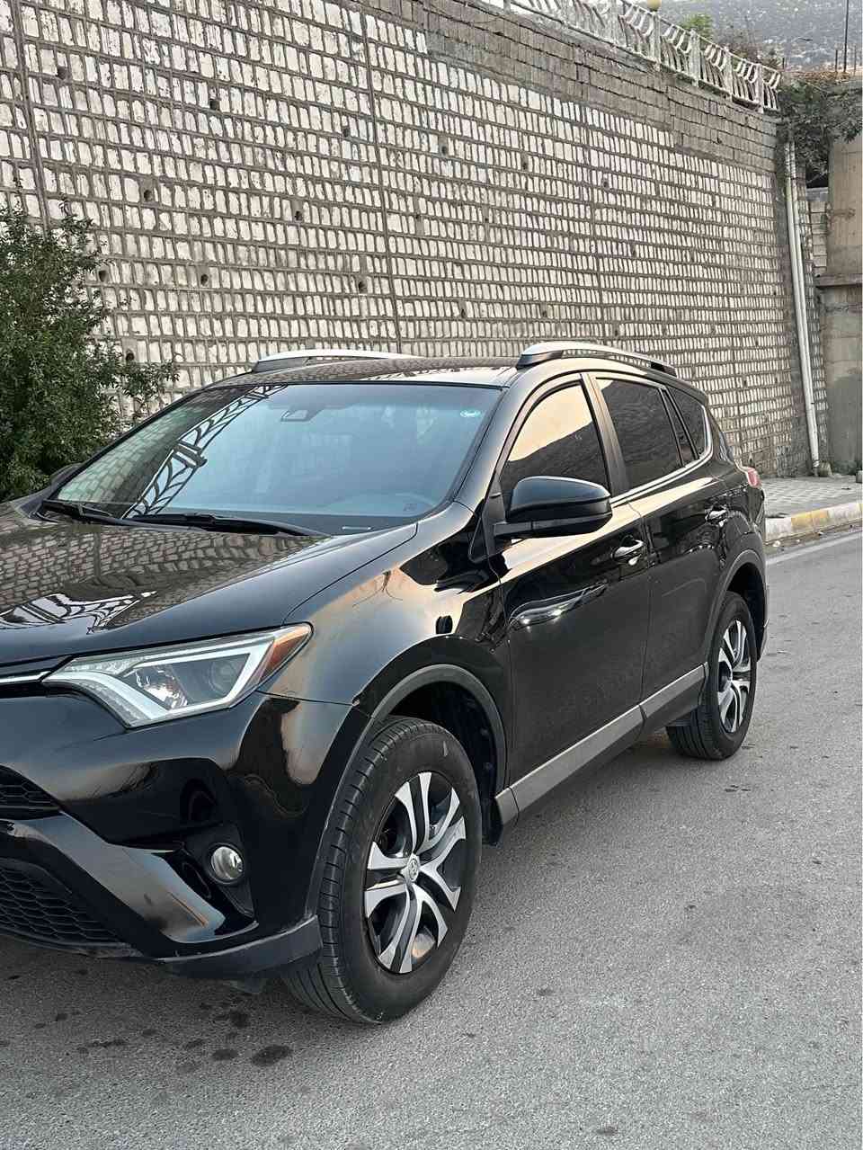 Toyota ra4 2017 AWD 
٧٢ هه زار رؤيشتووه
ده بل اكسل 
به س بونيتى په مپه بى داخلى 
شانسى و بدنه به شه رت 

كير و مكينه  به شه رت نه كرايته وه 
بئ عه يب

رقم و سنوى نوي يه  به ناوى خومه 
          ☎️   *********** أربيل, العراق
