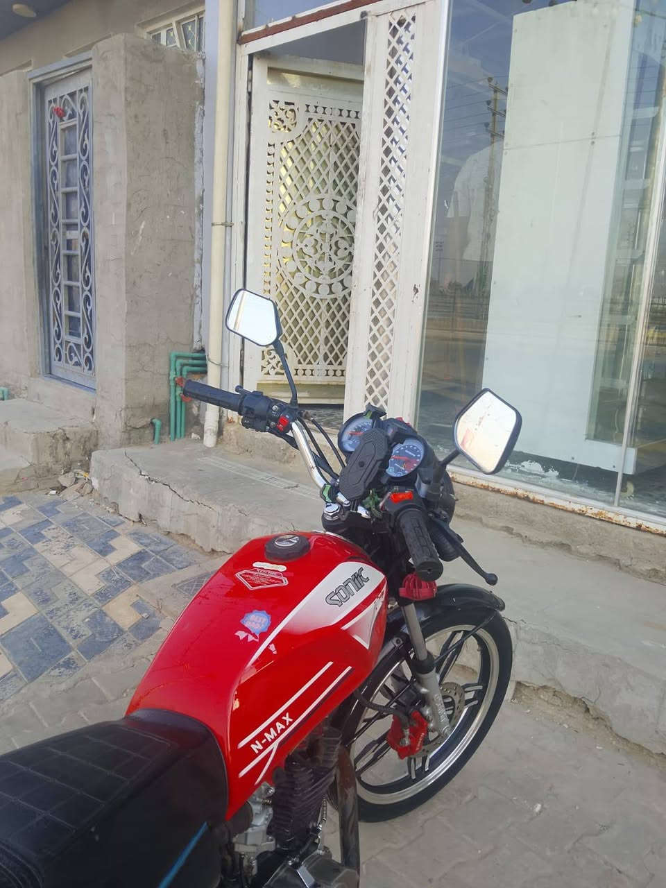 سلام عليكم دراجه سونلك مديل 23 رقم كربلاء باسم الوكيل بعدهي دراجه حلو وخير من الله وما تعبانه وما بيه نقوصات قليله تجي تفحص وين ما تريد 
مكلف بل نشر رقم صاحب دراجه *********** اتصل وبيك خير وتدلل 
سعر مليون 150 وبيه مجال للشراي 
مكاني نجف الرضيويه (جريويه)
