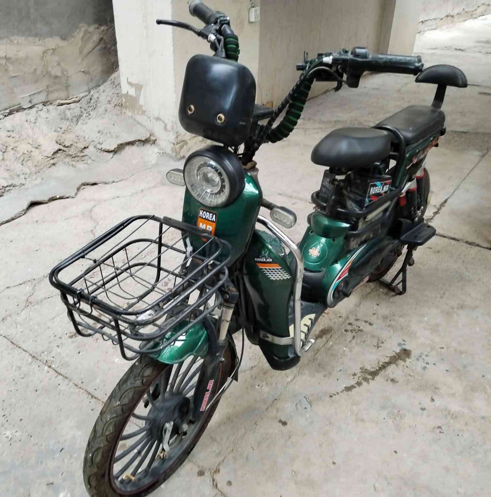 ماطور شحن حجم ٦٠ للبيع شغال فقط بحاجه الى بطاريات جديده السعر ١٨٠ الف للاتصال *********** ابو يوسف
